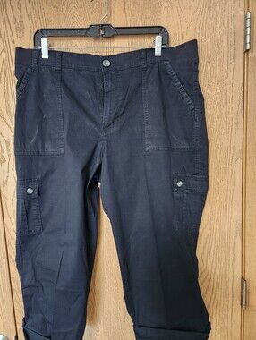 Lee Women's Black Cargo Capri Pants with Buttoned Utility Pockets